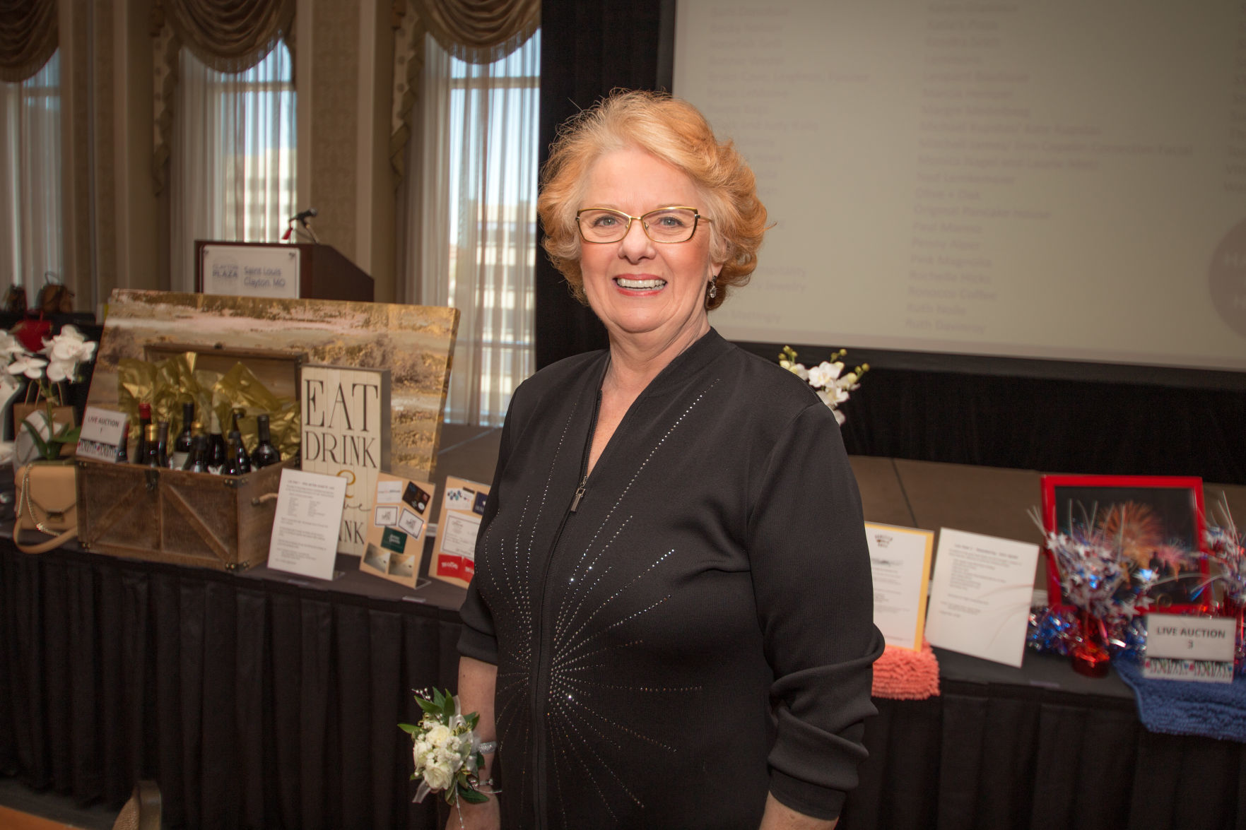 102018handbagstoendhunger2.jpg